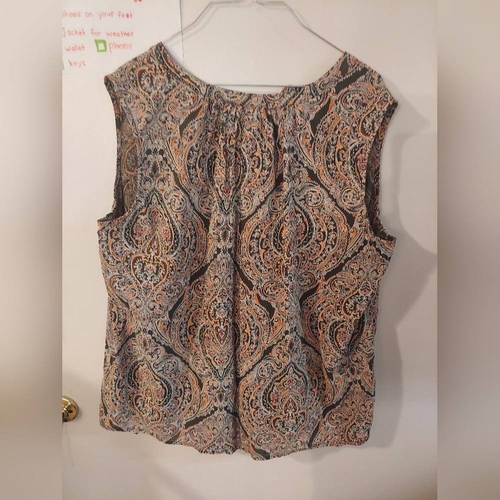 Liz Claiborne EUC Sleeveless Paisley print top for women. Perfect for warm days! - Picture 5 of 6